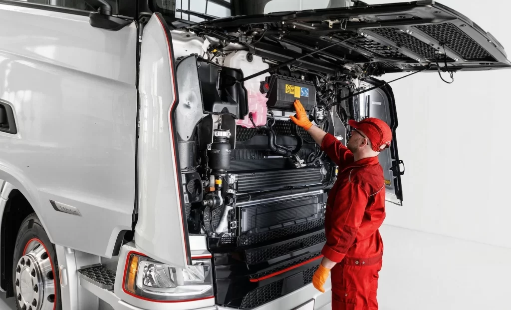 Profesionali vilkikų ir autovežių techninė priežiūra servisuose Lietuvoje bei Vokietijoje (Augsburge)